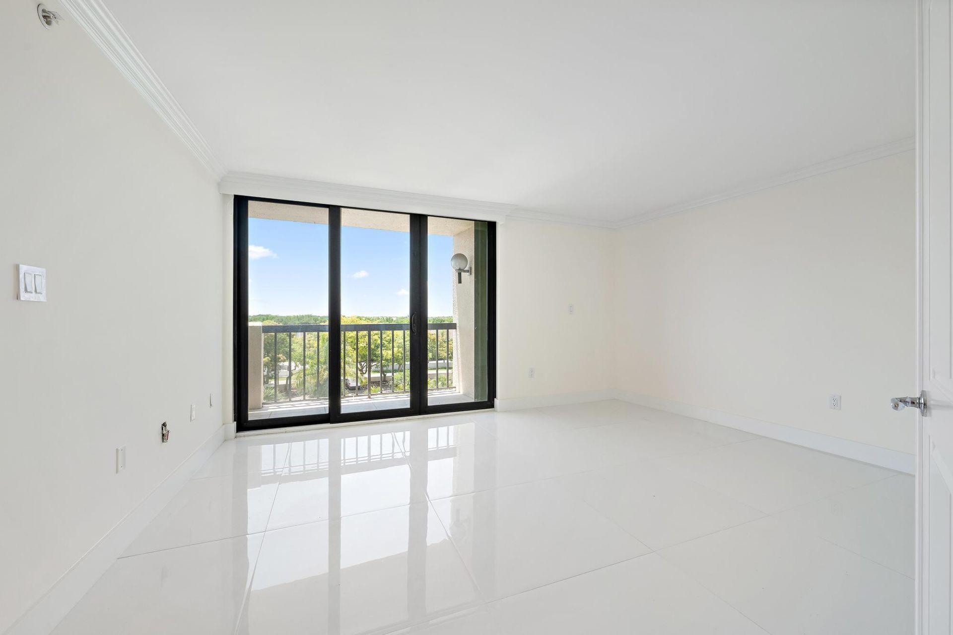 2450 Presidential Way, Unit 505, West Palm Beach, FL 33401 Photo