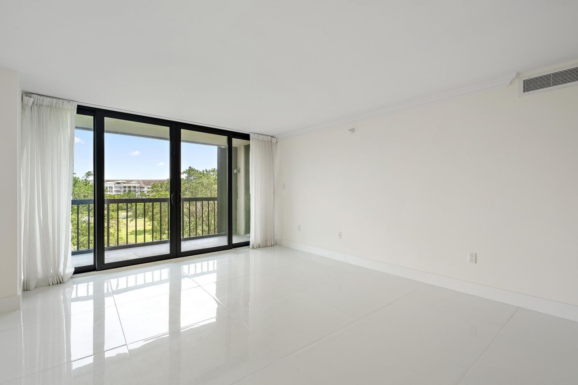 2450 Presidential Way, Unit 505, West Palm Beach, FL 33401 Photo