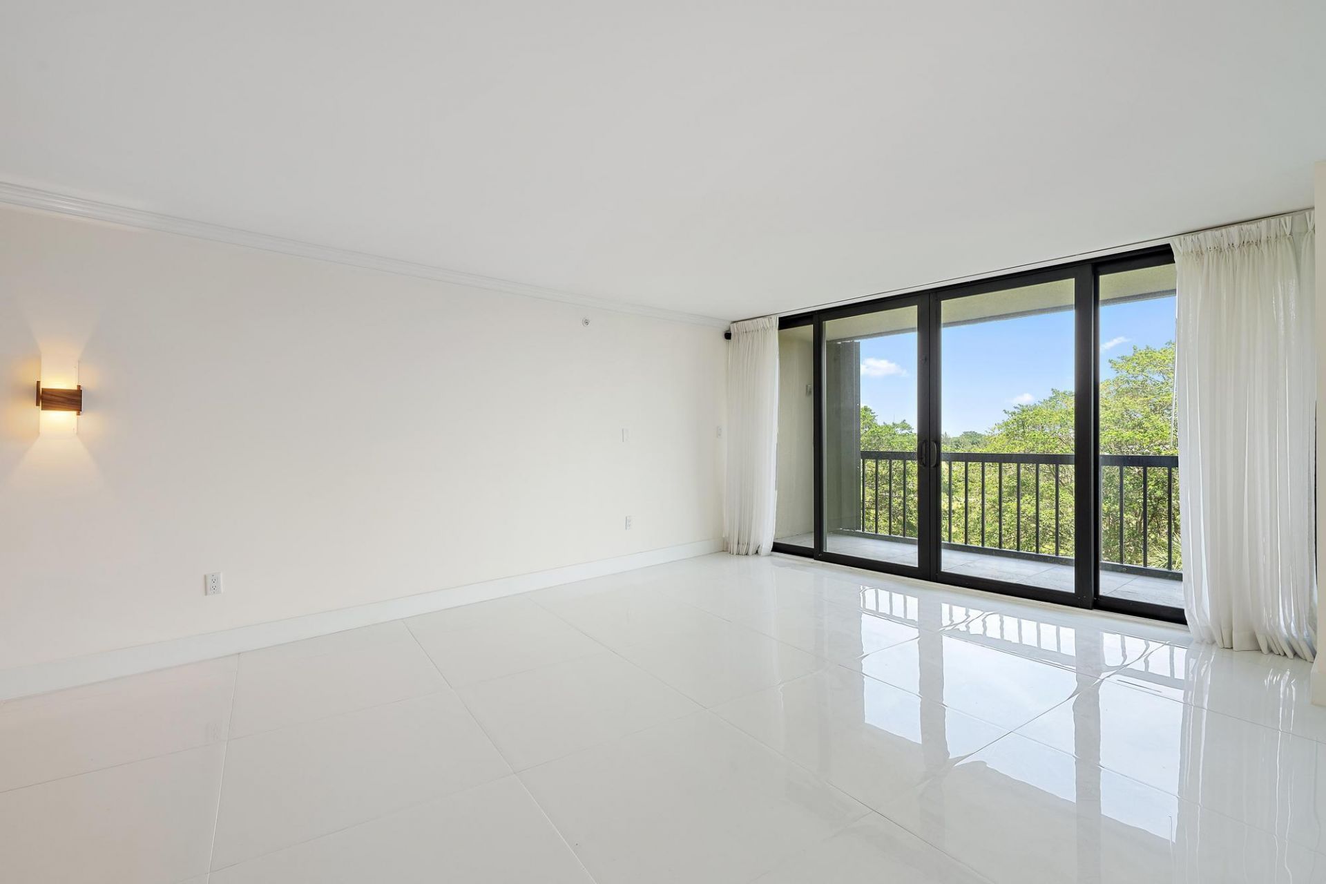 2450 Presidential Way, Unit 505, West Palm Beach, FL 33401 Photo