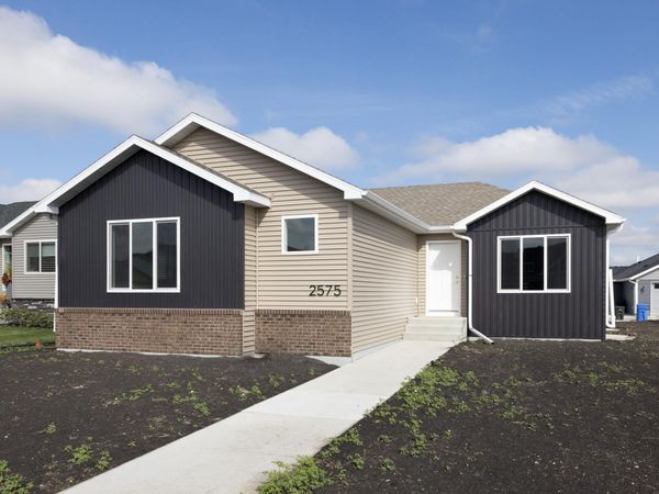 2575 Golden Lane S, Fargo, ND 58104