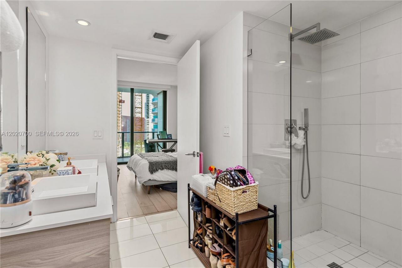 1300 S Miami Ave , Unit 1405, Miami, FL 33130 Photo
