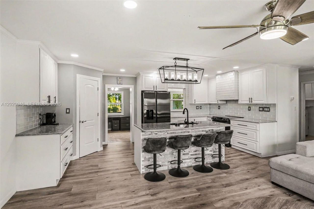 205 E Sugarland Cir , Clewiston, FL 33440 Photo