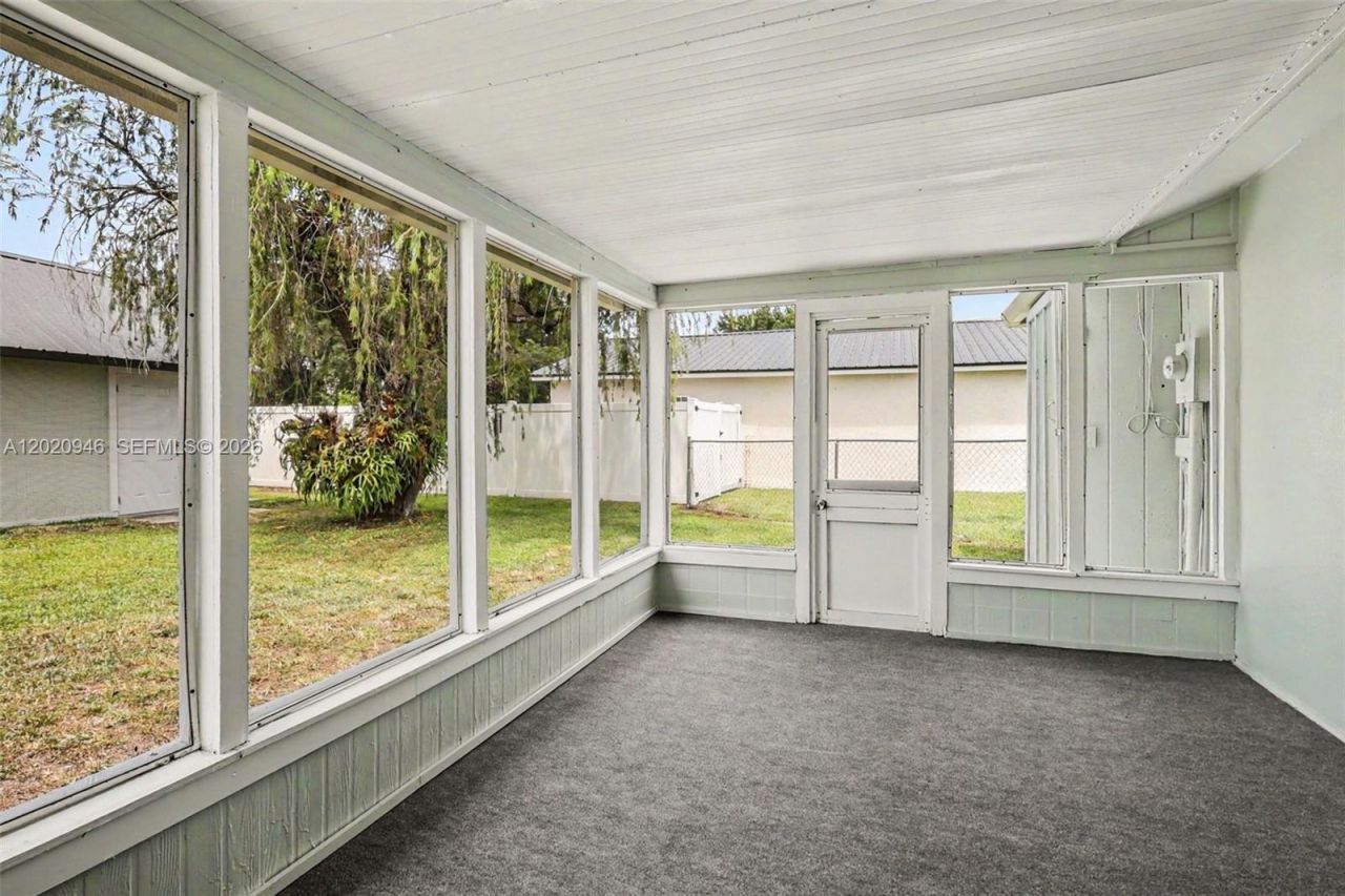 205 E Sugarland Cir , Clewiston, FL 33440 Photo
