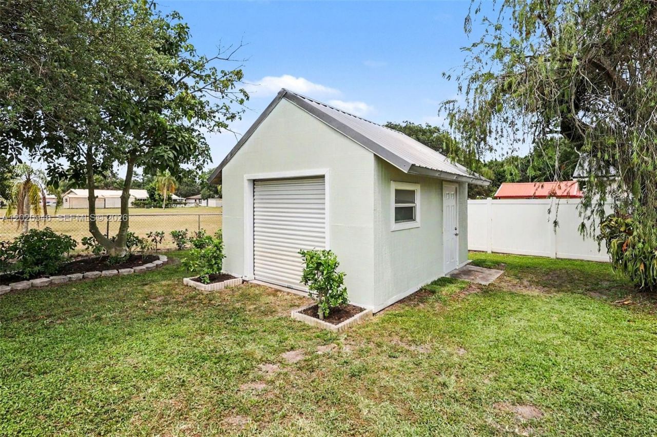 205 E Sugarland Cir , Clewiston, FL 33440 Photo