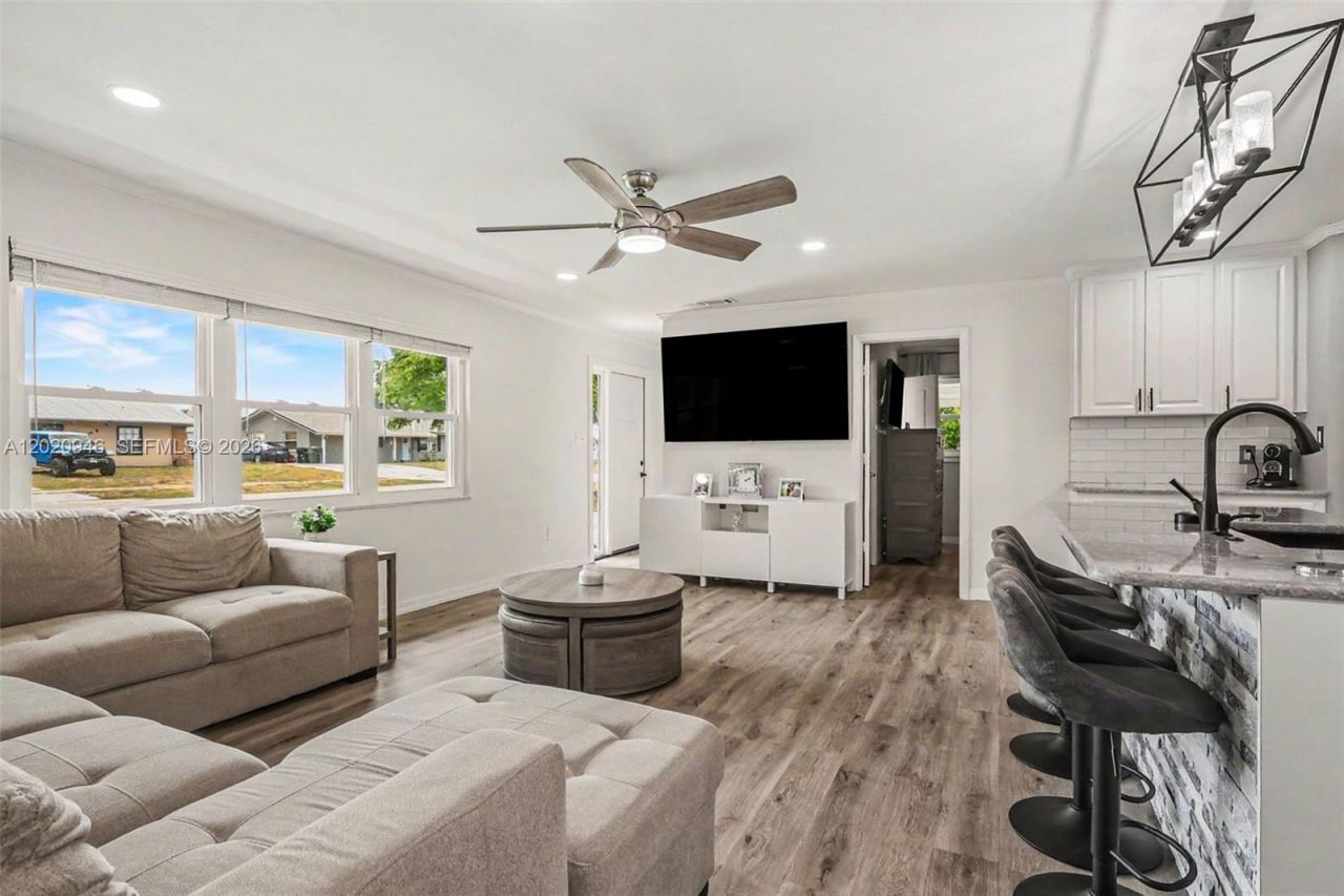 205 E Sugarland Cir , Clewiston, FL 33440 Photo