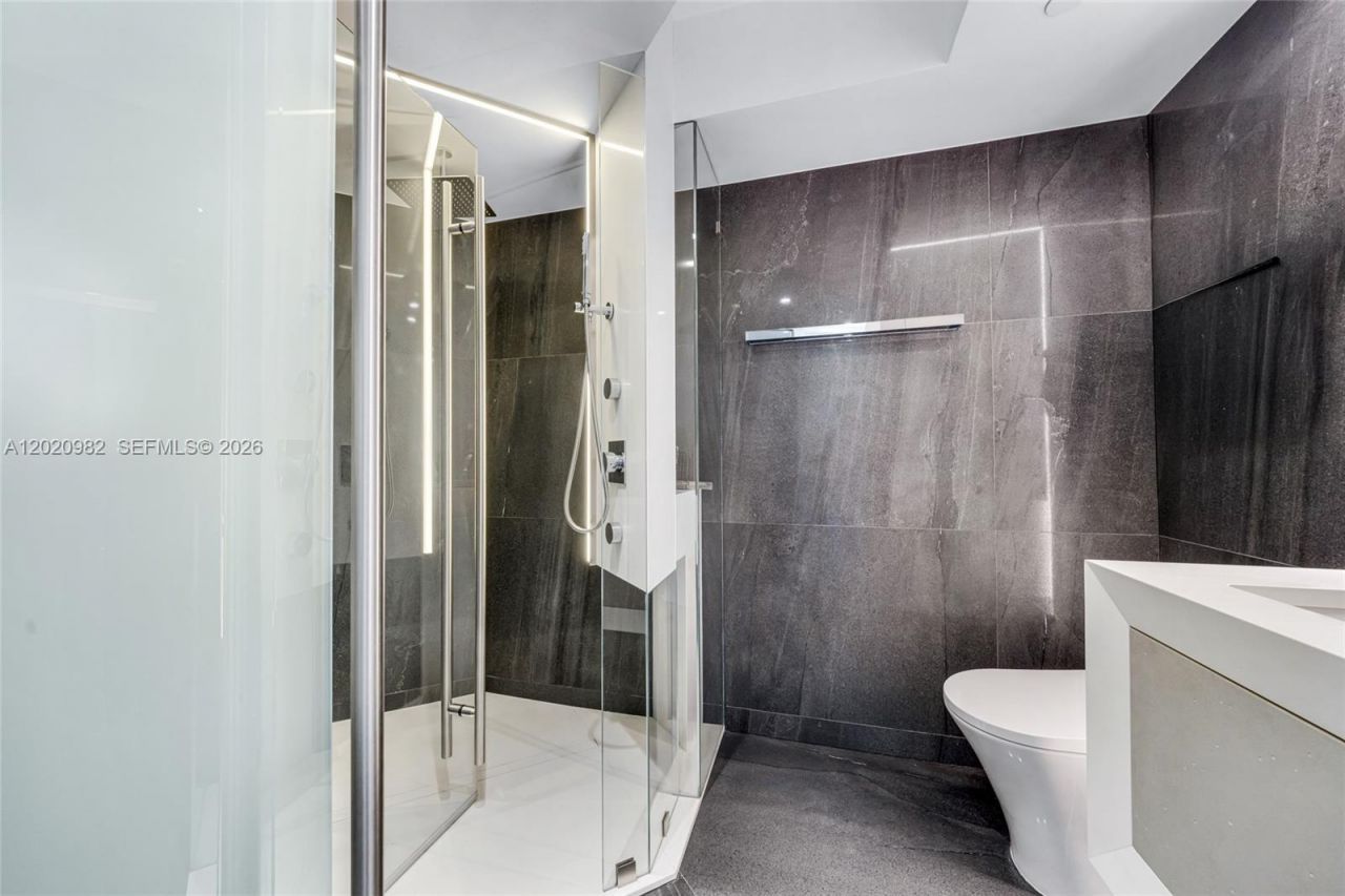 6365 Collins Ave , Unit 2301, Miami Beach, FL 33141 Photo
