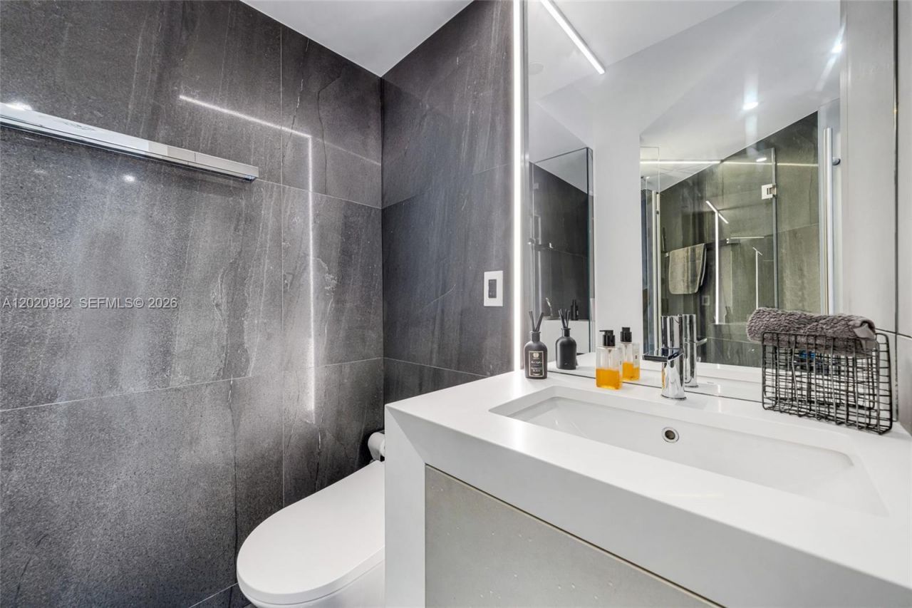 6365 Collins Ave , Unit 2301, Miami Beach, FL 33141 Photo