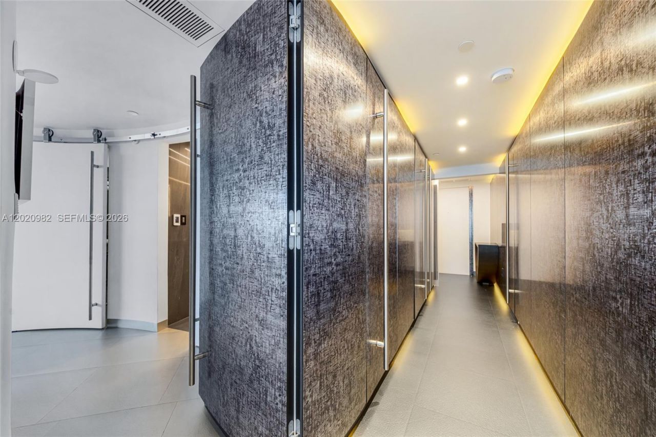 6365 Collins Ave , Unit 2301, Miami Beach, FL 33141 Photo