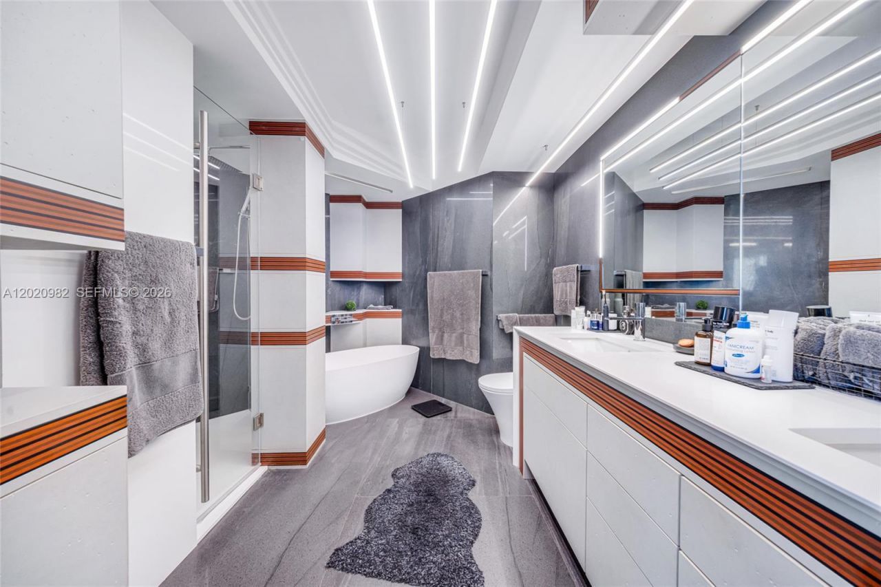 6365 Collins Ave , Unit 2301, Miami Beach, FL 33141 Photo