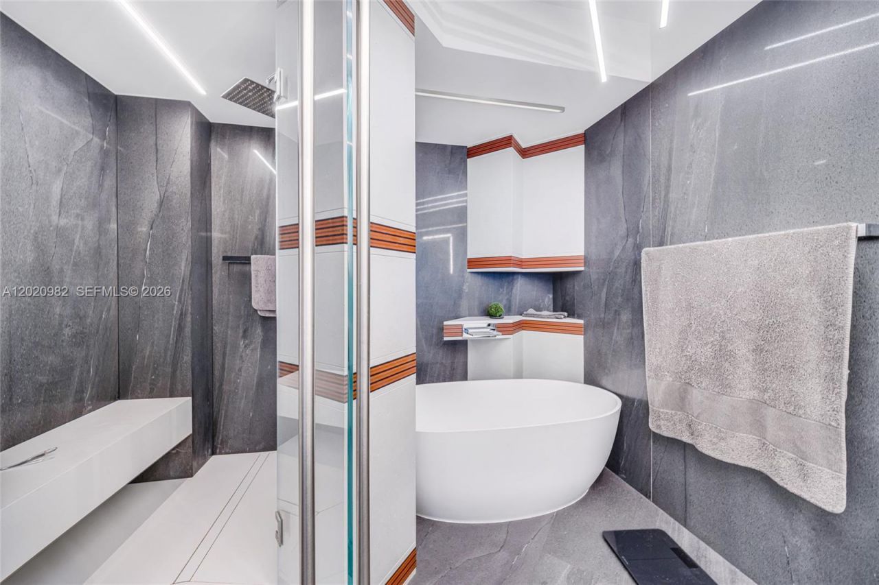 6365 Collins Ave , Unit 2301, Miami Beach, FL 33141 Photo