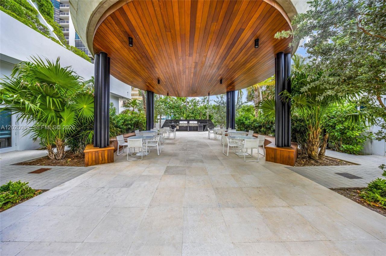 6365 Collins Ave , Unit 2301, Miami Beach, FL 33141 Photo