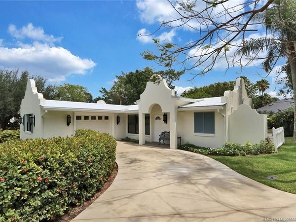 21 EMARITA Way, Sewalls Point, FL 34996