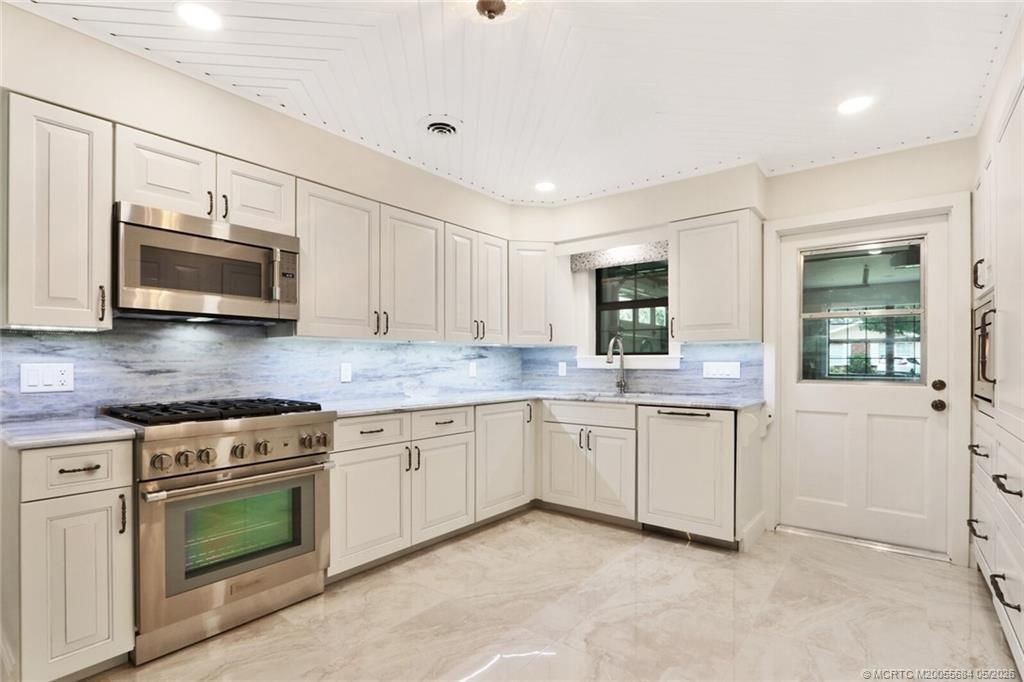 21 Emarita Way, Sewalls Point, FL 34996 Photo