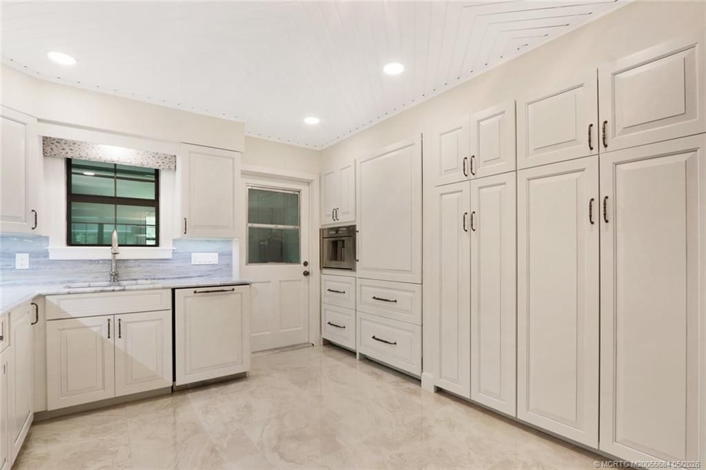 21 Emarita Way, Sewalls Point, FL 34996 Photo