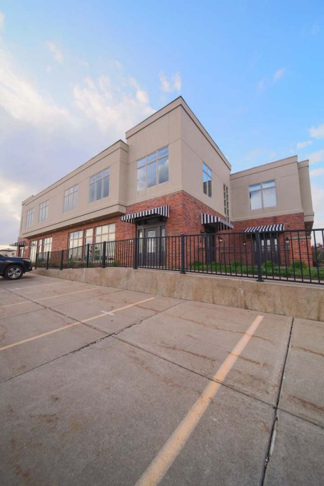 4935 Utica Ridge Road, Unit 220, Davenport, IA 52807 Main Photo
