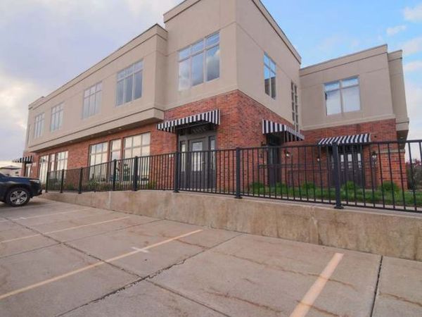 4935 Utica Ridge Road , Unit 220, Davenport, IA 52807