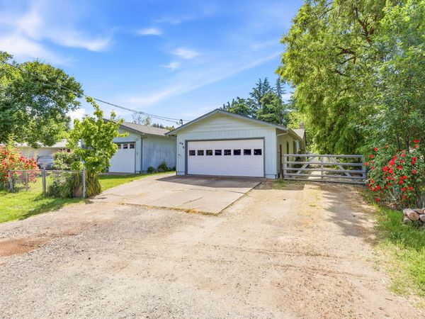 102 Elm Street, Phoenix, OR 97535
