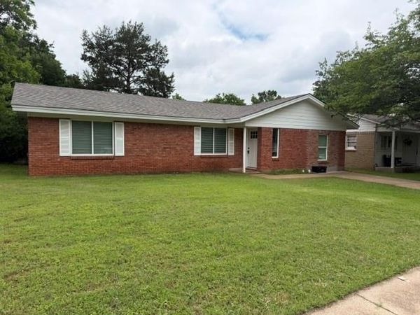 1311 Manor Drive, Cleburne, TX 76033