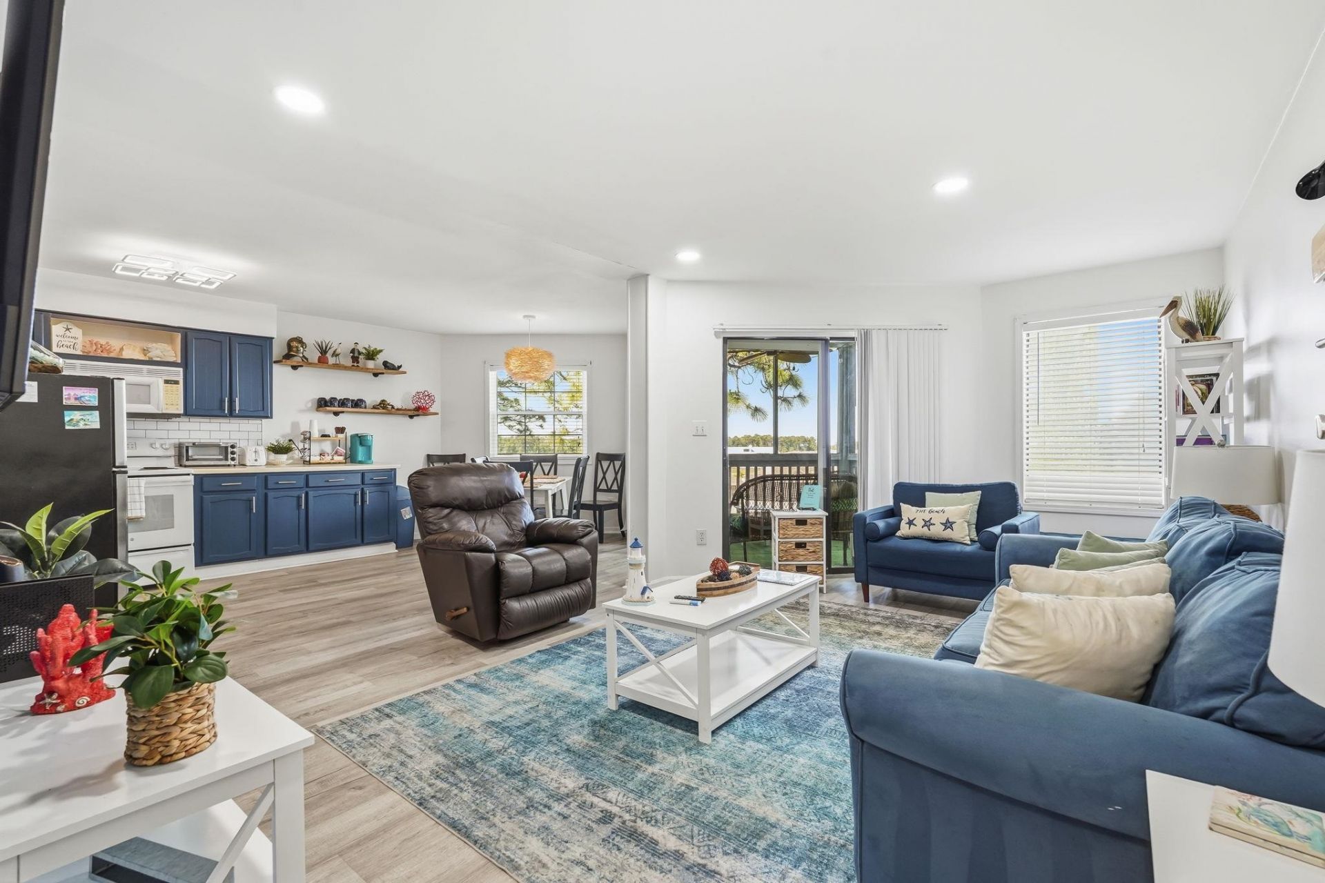 1500 Cenith Dr. Photo 6