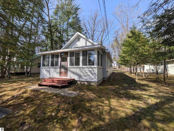 212 Clare Boulevard, Roscommon, MI 48653