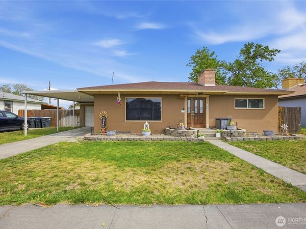 938 E Hill Avenue , Moses Lake, WA 98837