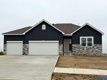 5106 Kestrel Parkway, Elkhorn, NE 68022