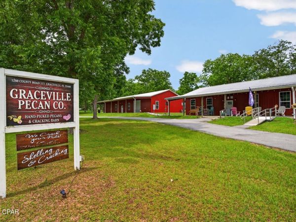 1280 Highway 173 , Graceville, FL 32440