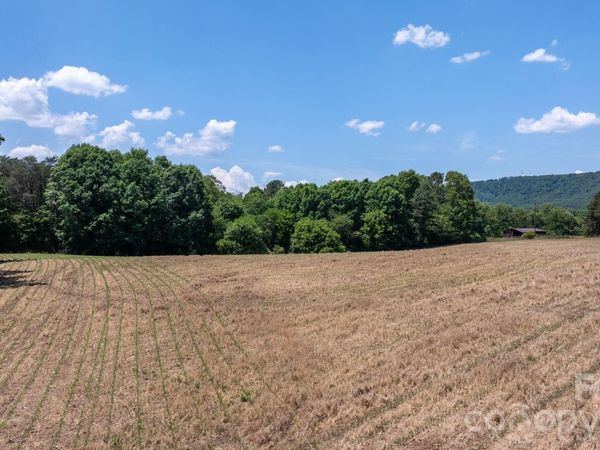 000 Deal Valley Drive, Taylorsville, NC 28681