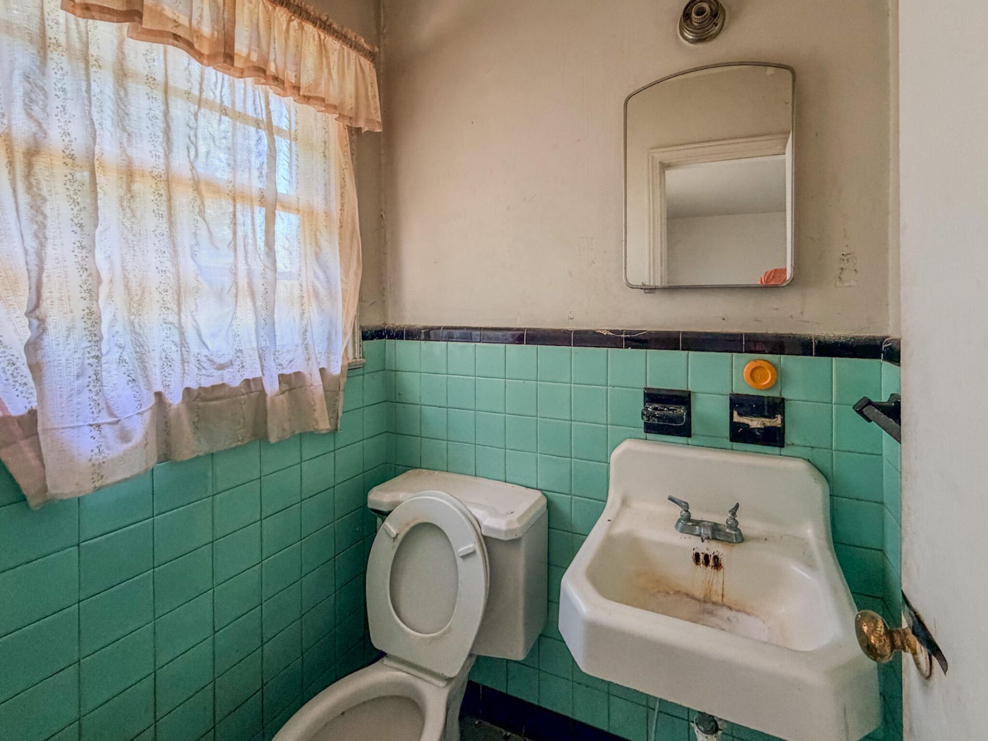 929 Mount Gallant Road Photo 6