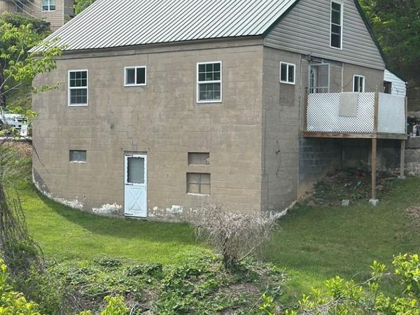 268 Street Car Road, Bluefield, WV 24701
