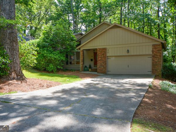 270 Lakeview Ridge W, Roswell, GA 30076