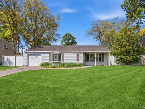 14 Lurcott Lane , Central Islip, NY 11722