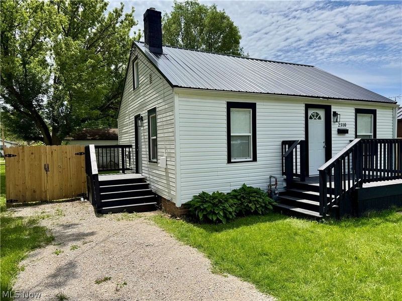 2310 Harmon Street NE, Canton, OH 44705 Photo 3