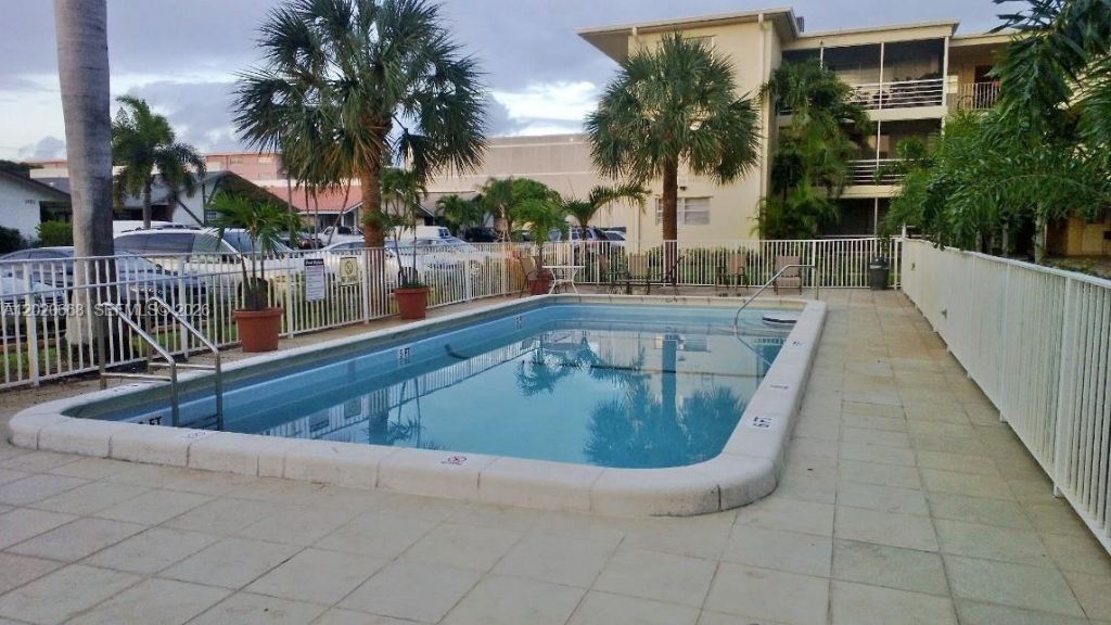 1100 NE 1st Ct , Unit 116, Hallandale Beach, FL 33009 Photo