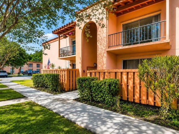 7160 Fairway Dr , Unit J16, Miami Lakes, FL 33014