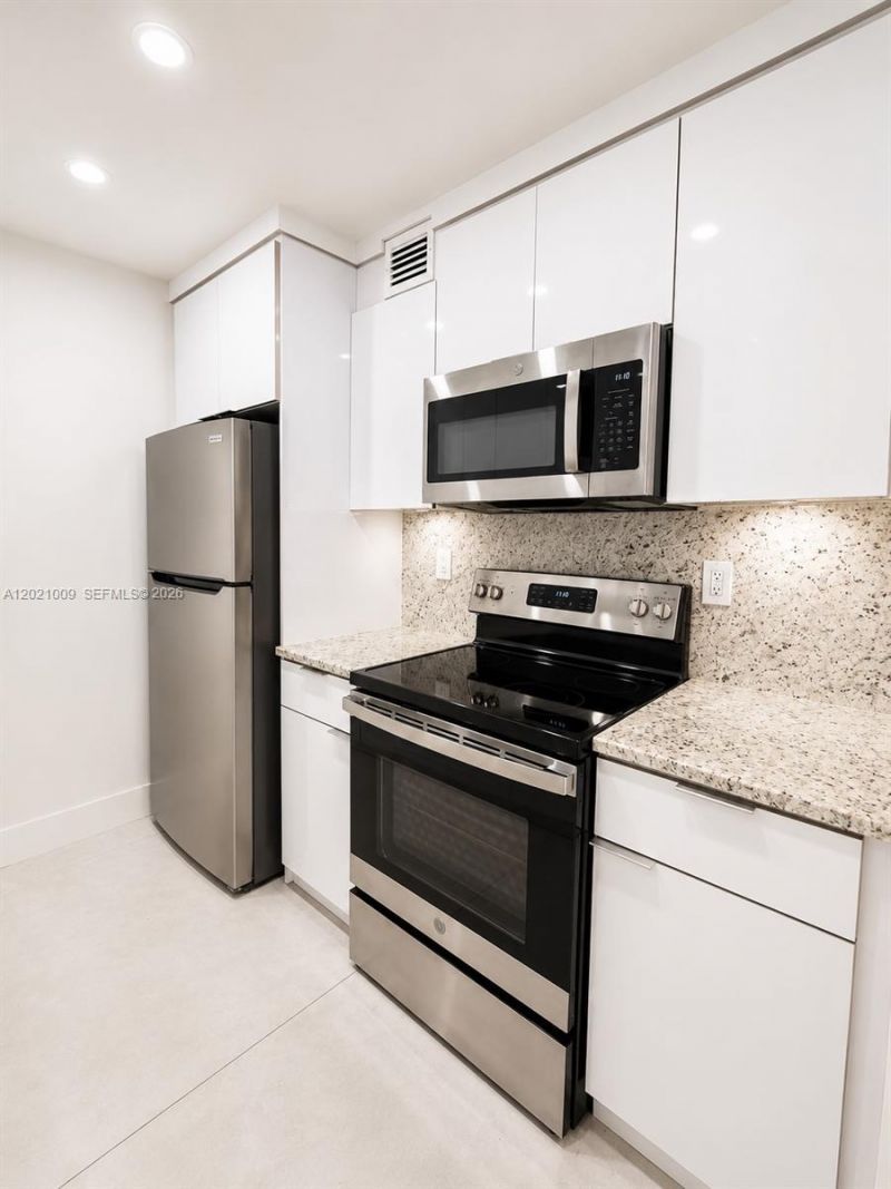 7160 Fairway Dr , Unit J16, Miami Lakes, FL 33014 Photo