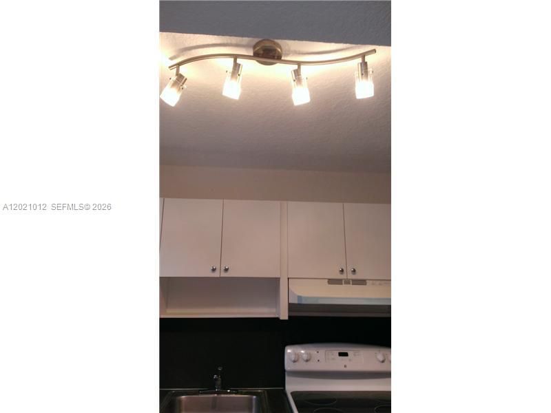 8025 NW 8th St , Unit 12, Miami, FL 33126 Photo