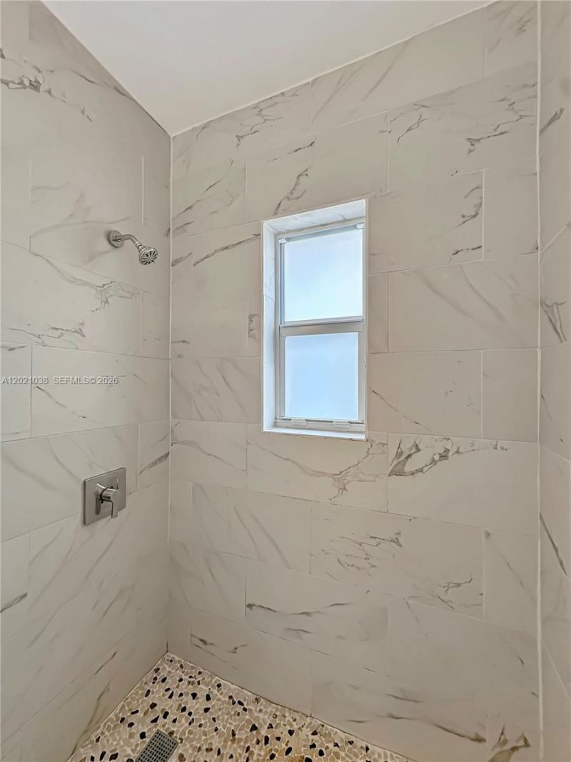 965 Bay Dr , Unit 4, Miami Beach, FL 33141 Photo