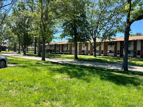 8755 Sieloff Drive , Unit B, Hazelwood, MO 63042