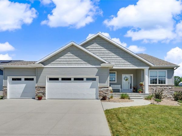 2868 Royal Oak Ridge Rd, Marion, IA 52302
