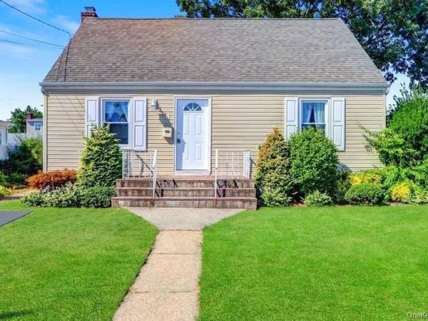 4 West Court , Bethpage, NY 11714