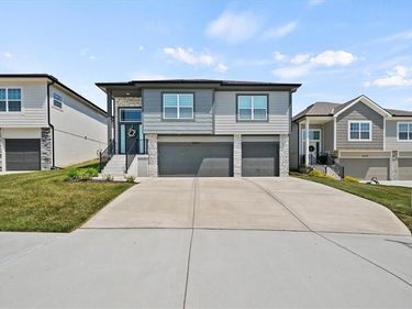 6745 Prairie Lane, Parkville, MO 64152