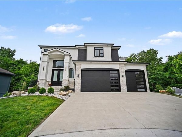 2009 Ridge Tree Drive, Pleasant Hill, MO 64080