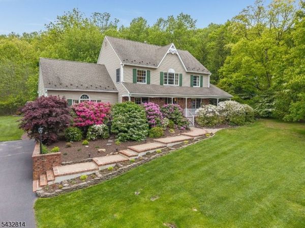 4 Drake Ct, Holland, NJ 08848