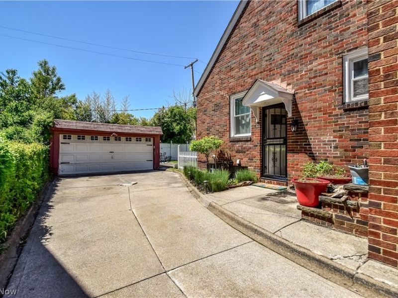864 Medford Road, Cleveland Heights, OH 44121 Photo 3
