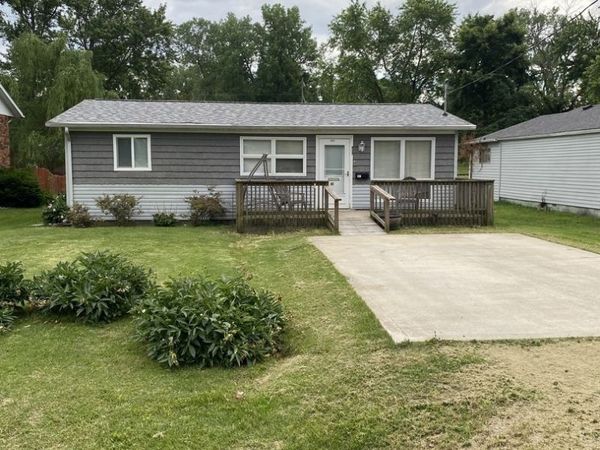 711 E Olive Street , Duquoin, IL 62832