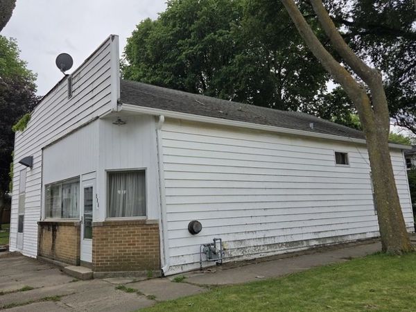 727 Sycamore Street, Ottawa, IL 61350