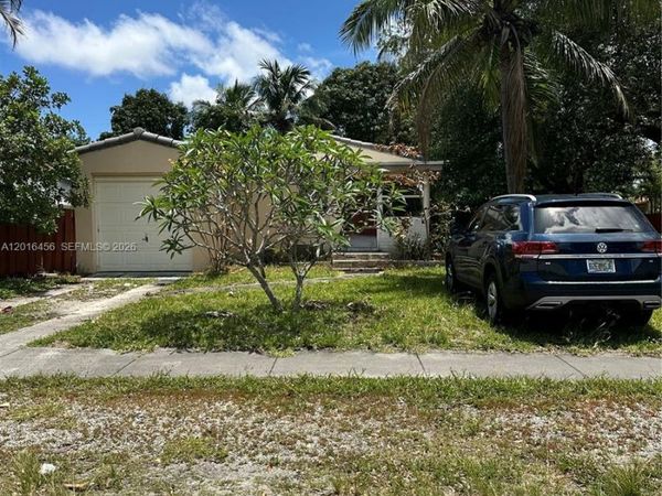 1427 N 26th Ave , Hollywood, FL 33020