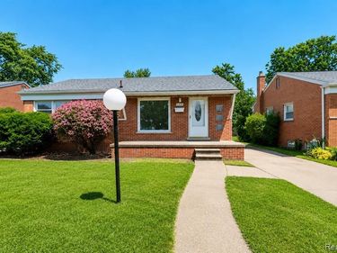 6690 Deering Street , Garden City, MI 48135