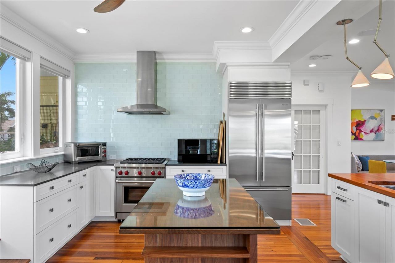 1803 Beach Drive Se, Saint Petersburg, FL 33705 Photo
